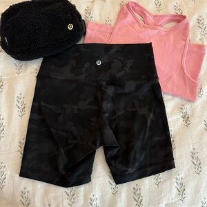 LULUELEMON LIKE NEW WUNDER UNDER HIGH RISE 6” SHORTS CAMO SIZE 6